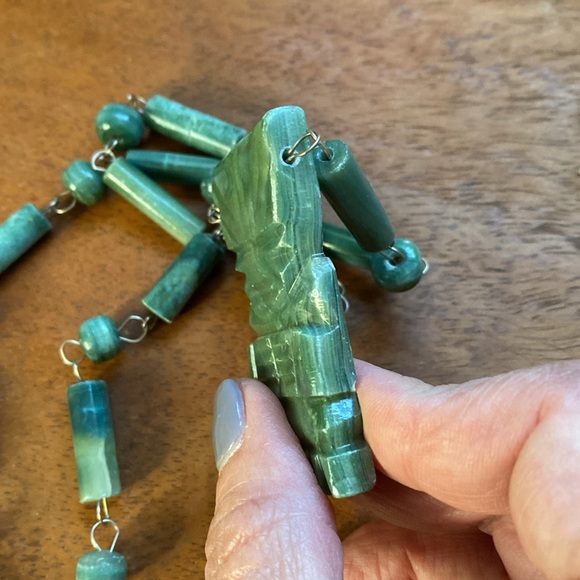 Mexican onyx stone figure necklace. Vintage 1970s. Read description for flaws. 💚 - Picture 7 of 8